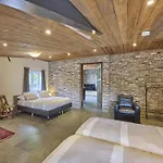Holiday home De Rouwenbogt *